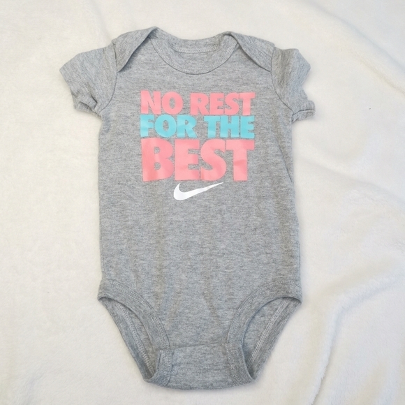 🔥3/$15🔥Nike Baby's Grey Slogan Bodysuit/onesie - Picture 2 of 6